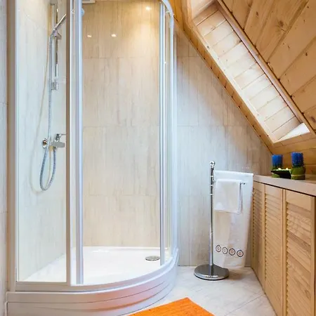 Pomaranczowy Z Basenem I Sauna *