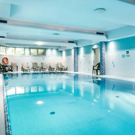 Pomarańczowy Z Basenem I Sauną Apartament