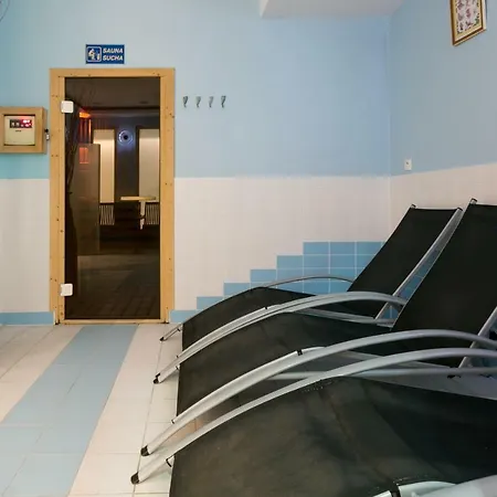 Pomarańczowy Z Basenem I Sauną