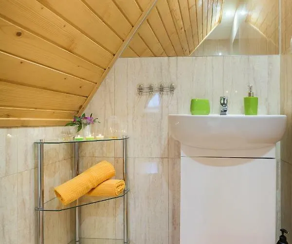 Pomaranczowy Z Basenem I Sauna